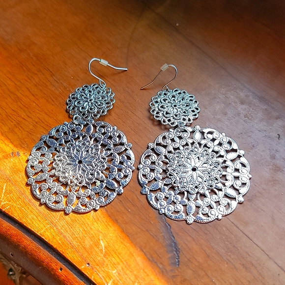 Forever 21 Jewelry - Silver Mandala Dangle Earrings